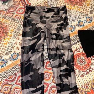 Koral Camo leggings